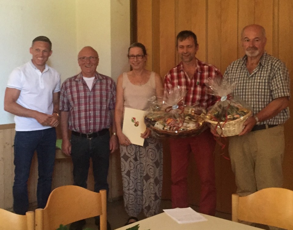 rtsbürgermeister Ralf Leßmeister und 1. Vorsitzender Peter Bader, Erika Werst und die Preisträger aus Heimbach und Kusel. rtsbürgermeister Ralf Leßmeister und 1. Vorsitzender Peter Bader, Erika Werst und die Preisträger aus Heimbach und Kusel.